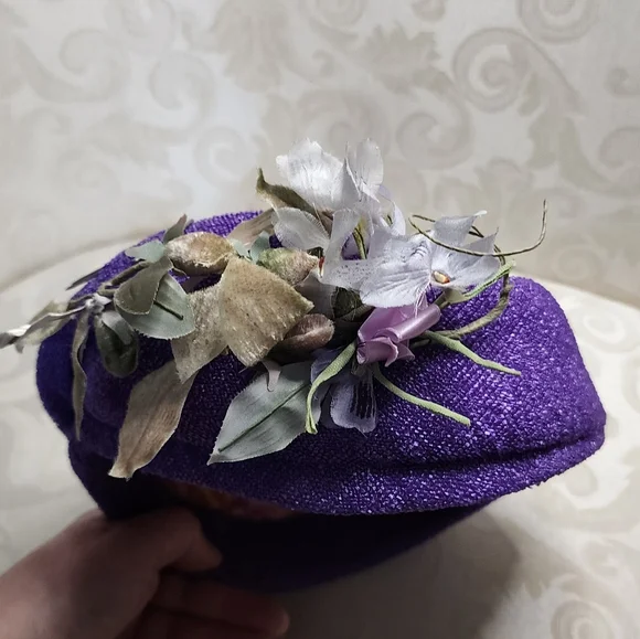 VINTAGE 1950S PURPLE PILLBOX HAT WITH VELVET FLOWERS OLD HOLLYWOOD GLAM